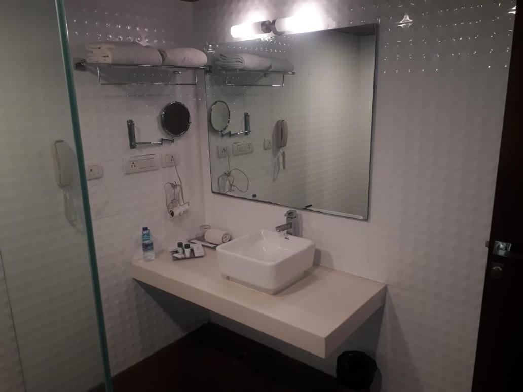 Cocoon Luxury Business Hotel Dhanbād Buitenkant foto